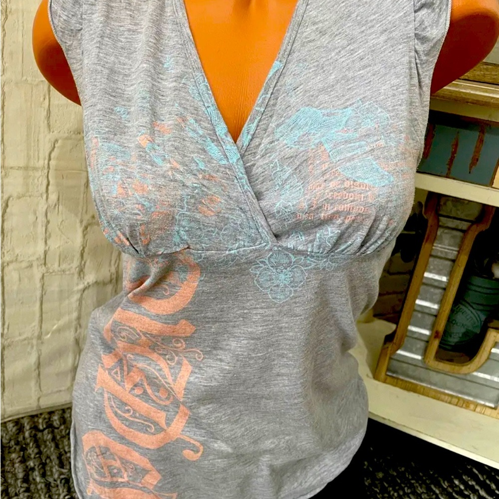 Women’s EASEL Sleeveless Tatoo Design Top Gray M NEW!